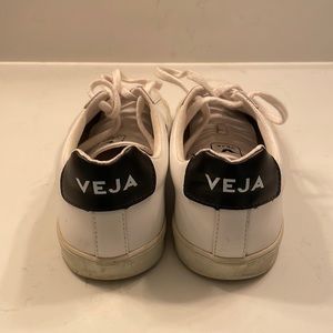 Classic Veja Leather Sneakers, Sz US9